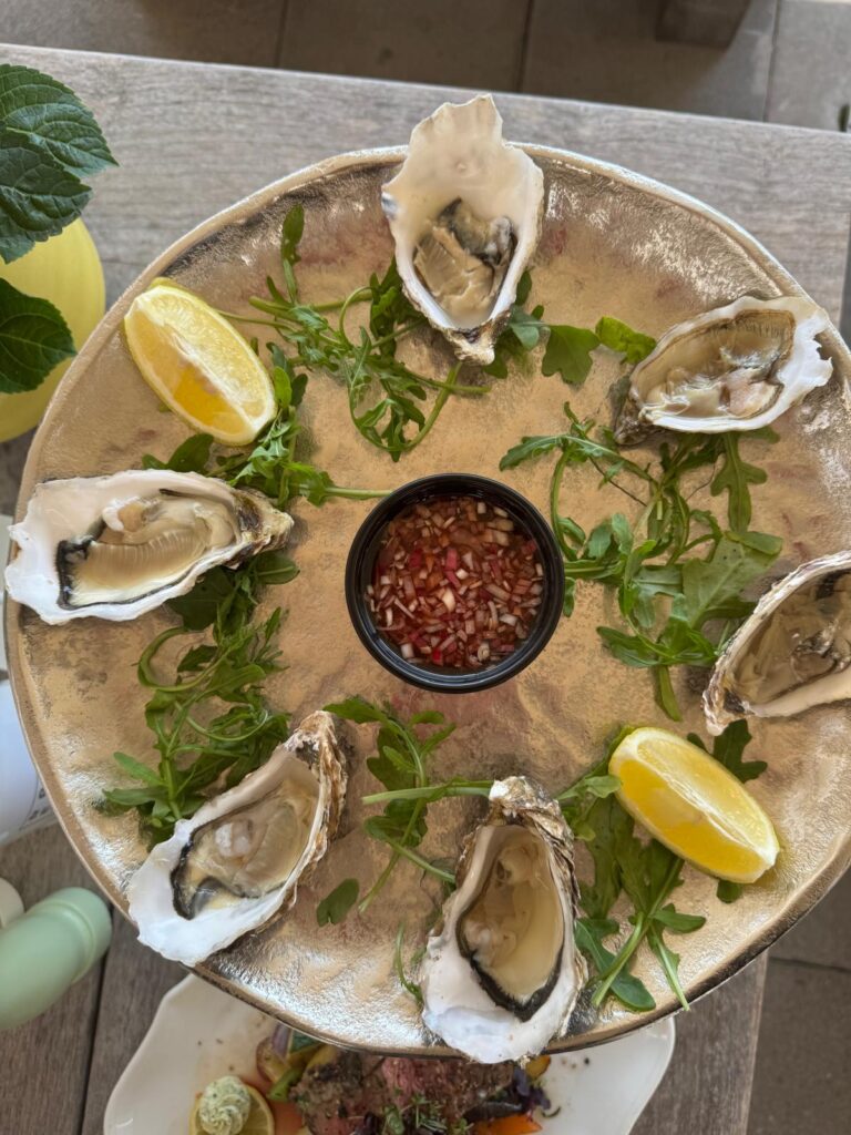 Ein Teller mit Austern
